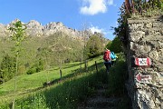 16 Attraversata la stradetta imbocchiamo il sentiero 102